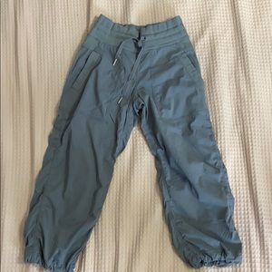 Grey lululemon wind pant Capri.
